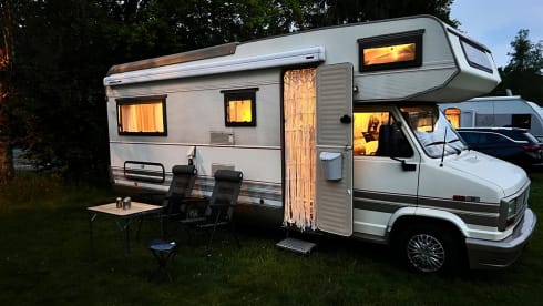 Harry – 5P Camper (Airfryer, Dolce Gusto, TV, Cool box, JBL box, bicycle carrier)