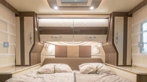 Horvathshouseonwheels – LUXURY Family Motorhome with 5 full sleeping places!