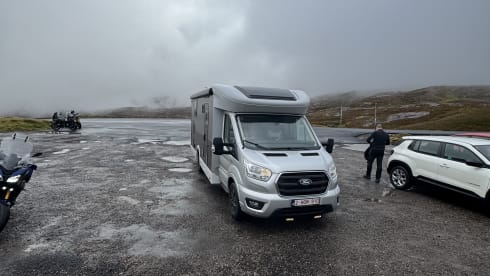 Compleet uitgeruste Roller Team semi-integrated uit 2025 met Starlink