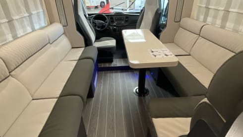 jef – 6p Roller Team bus from 2023