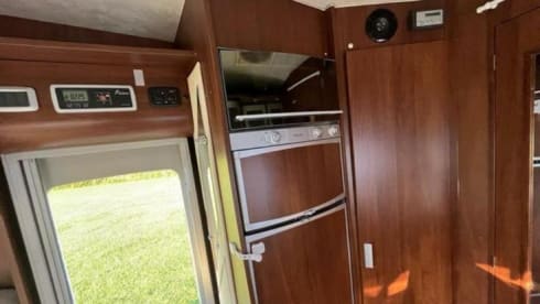 5p Mercedes-Benz alcove from 1984
