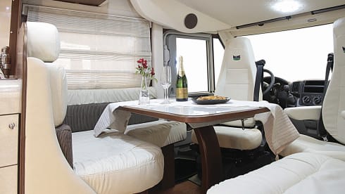 Fully equipped motorhome for a carefree holiday, even in winter!