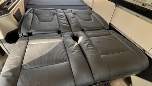 Sprokmobiel – 4p Mercedes-Benz campervan uit 2022