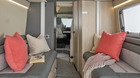 H5 – Auto Trail Expedition 67 Flex - 4 berth Campervan