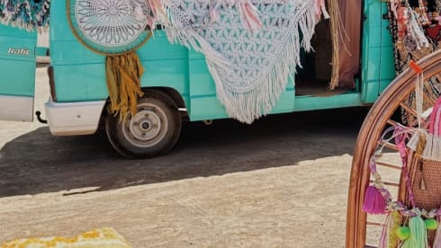 Ibiza hippie van Renault Traffic turquoise 