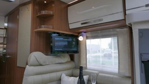 2p Mercedes-Benz semi-integrated uit 2016