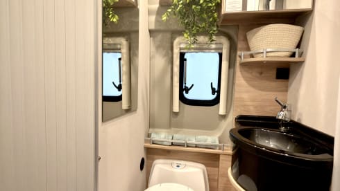 Making Memories 13 – 2025 Dethleffs Globetrail met Automaat en Dakairco. Elegant en Betrouwbaar