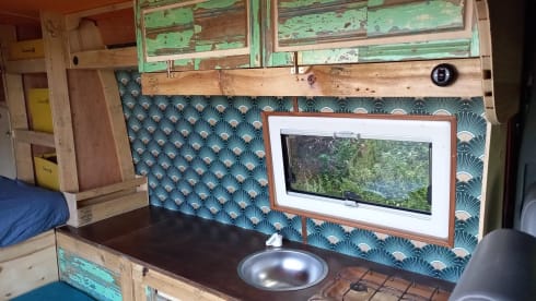 2p Volkswagen bus uit 2011