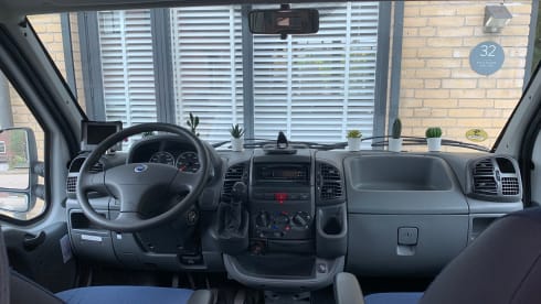 Hymer spacious 6p family camper with bunk beds