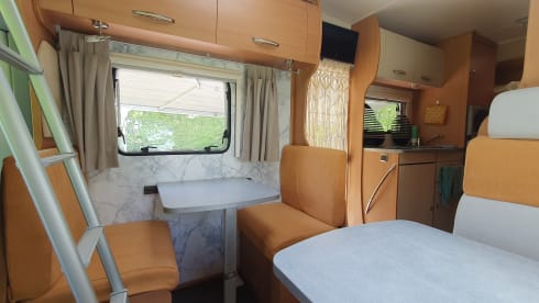 Lucky – Spacious and complete camper (7p-2012-euro5)