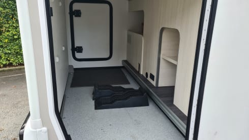 T814XB – Chausson 777GA Automatic Titanium Premium very luxurious, km free