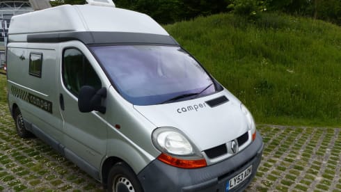 Pedro – Full Insurance Included. 5.2m long. On-board shower. Winterized. 39.70 MPG.