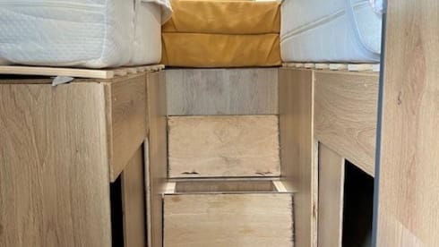 Heunie 1 – Beautiful camper van from 2017 with 2 lengthways beds
