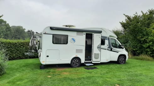 Sky wave – 4p Knaus semi-integrated from 2017