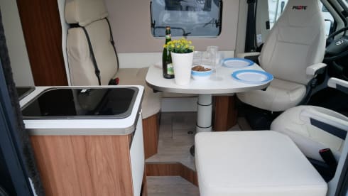 Pilote 6.40 meters, transverse bed, sleeping lifting roof!!