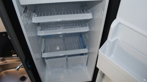 Einzigartiger 4-Personen-160-PS-Familien-Buscamper der Spitzenmarke Adria aus dem Jahr 2021