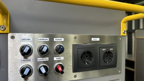 Bertus – Mercedes Sprinter 519CDI 3.0 V6 (191 hp) Automatic Bus Camper – B driving license –