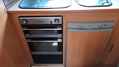 Gladdis – 4 berth Peugeot Elddis Sunseeker 100 from 2010