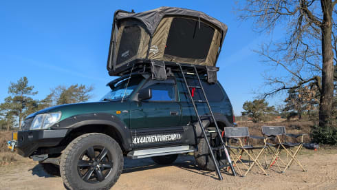 Cool Toyota Landcruiser with 2-person roof tent, unlimited km!