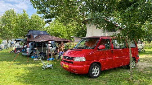  Mastodonnie – VW T4 camper van with lifting roof