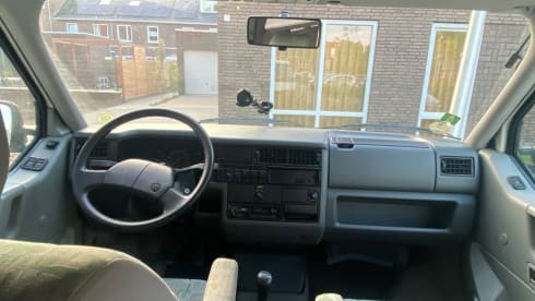 4p Volkswagen bus from 1995