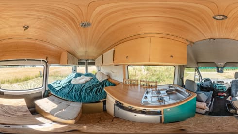 Marcelleke – Super cozy converted Mercedes Sprinter campervan L2H2