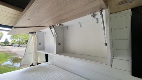 2p Volkswagen campervan