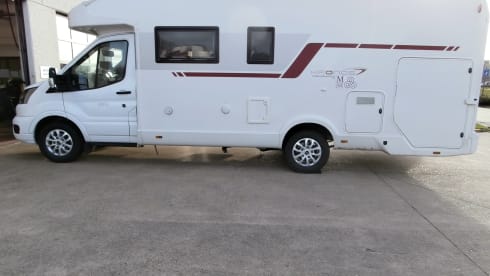 Luxe camper – Luxury automatic Ford 170 HP - With complete equipment for 4 people!