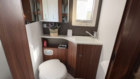 Luxe Adria Coral-enkele bedden-volledig uitgerust