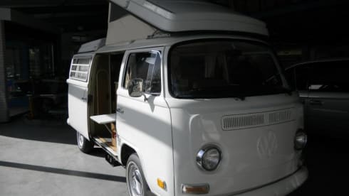 Luna – 3p Volkswagen campervan from 1972