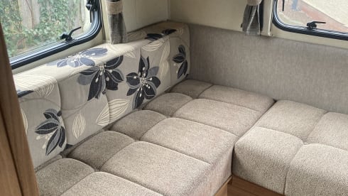 6 berth Swift Escape 686