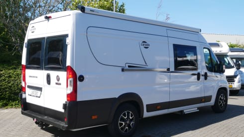 4-person Carado bus from 2020