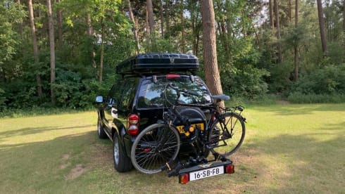 🏕️ Adventure on wheels – Jeep with luxury Vickywood roof tent