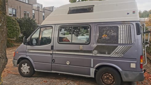 4p Ford campervan uit 1998