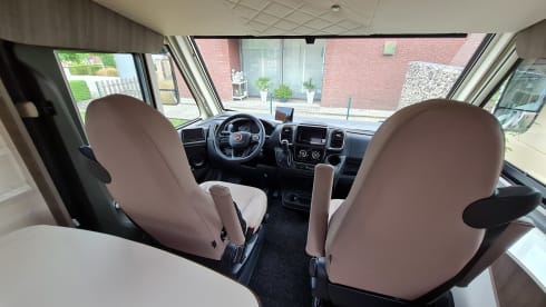 New Integral Camper / Automatic / 160 HP