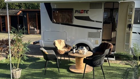 Piloot – Pilote camper - a big people camper! fully furnished!