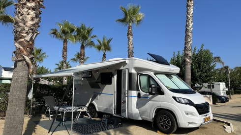 Luxurious and complete Sun Living S 70 SL 4-person family camper