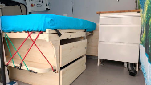 Anneliese  – Ford Transit self-conversion 2.00*1.40 longitudinal bed all-wheel drive 