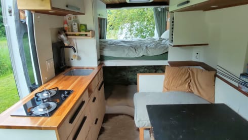 VanScheef – Mega cozy 3p Off-grid self-build camper