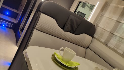 Fully equipped Mobilhome (2022) - Roller Team 284TL - 5 pers.