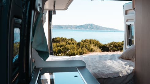 Nazarè – Premium Outdoor Van Rental