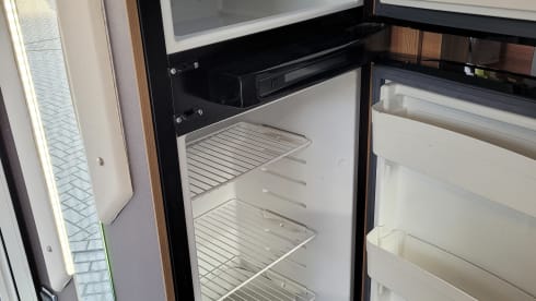 4 person Chausson Titanium (semi-integrated from 2014)
