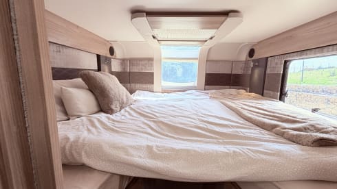 Swift semi-integrale caravan met 6 slaapplaatsen, vanaf 2018.