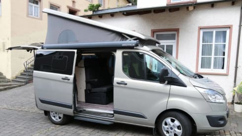 Luxury and complete bus camper - Ford Nugget Westfalia with lifting roof