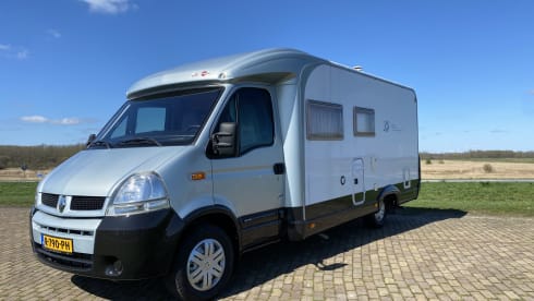 Camper Harderwijk – 4p Bürstner semi-integrated from 2004