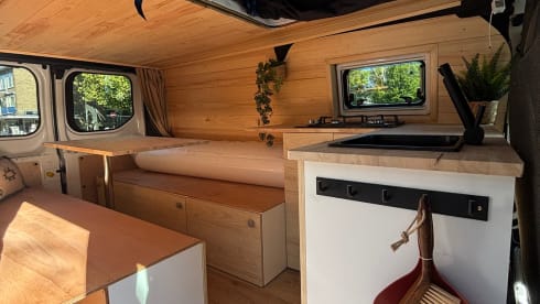 Joe's Veggie Van – 2p Ford campervan uit 2026