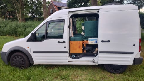 Mia – 2p Ford campervan from 2008