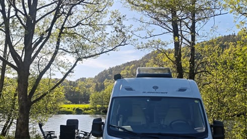 Yvonneke – Fiat : Off Grid-Nespresso-BIP&GO-Porte-vélos-Grand réfrigérateur-Réservoir GPL