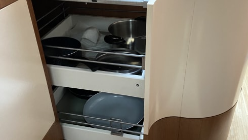 Very spacious LMC Camper with fully automatic hydraulics level system