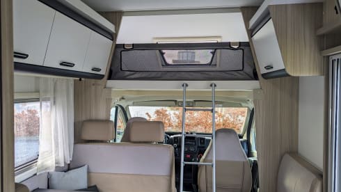 Sun Living  – 6p recent family camper from 2021 - Sun Living alcove